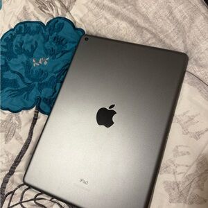 Apple iPad Gray Sleek Design Powerful Performance